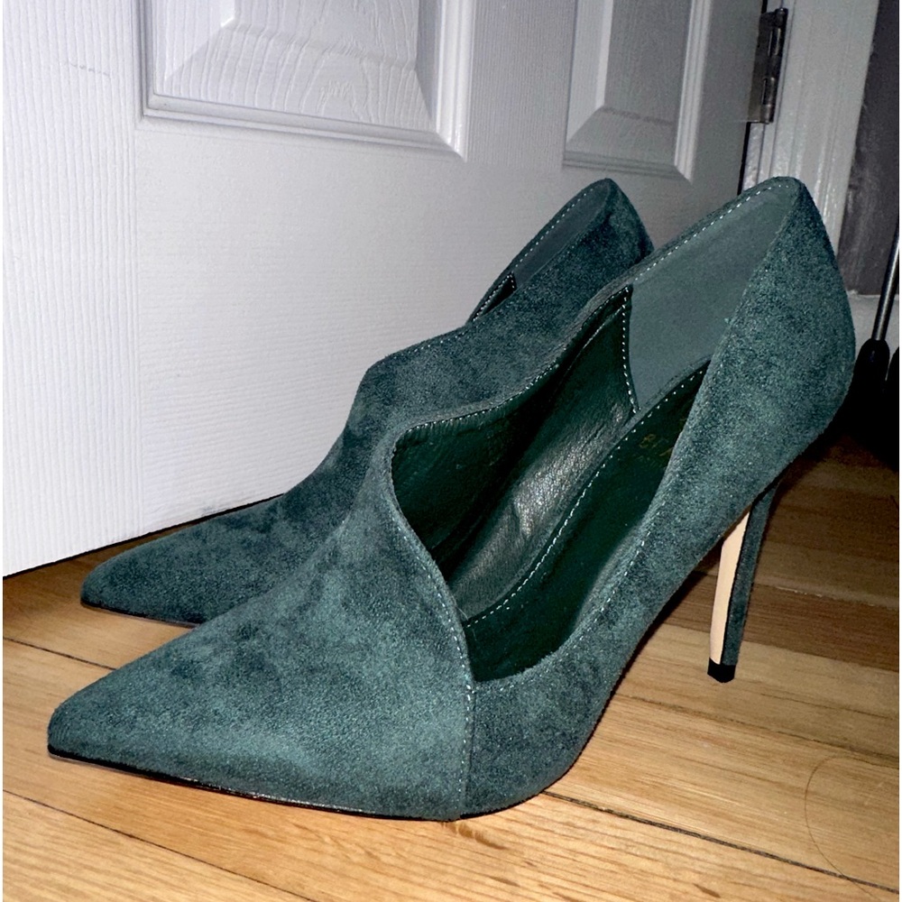 Beast Fashion size 7 green suede heels